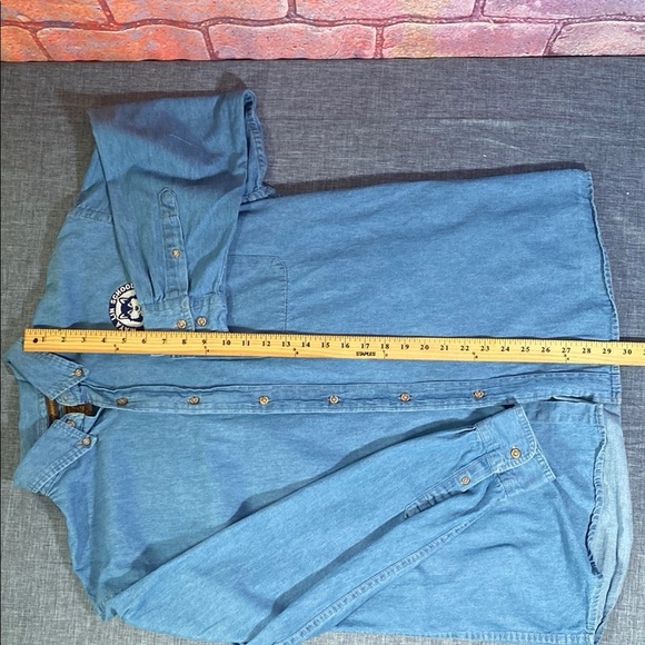 Harriton Denim Button-Up Shirt L Light Wash Embroidered Maya Lin School Husky - Picture 9 of 11